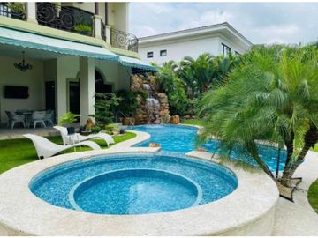 CASA CON PISCINA  EN SANTA MARIA 1150