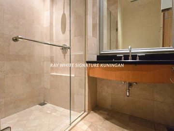 Apartemen Airlangga Ritz Carlton Mega Kuningan 4 BR Semi Furnished