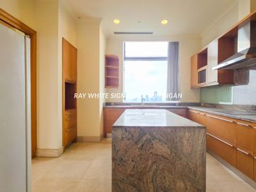 Apartemen Airlangga Ritz Carlton Mega Kuningan 4 BR Semi Furnished