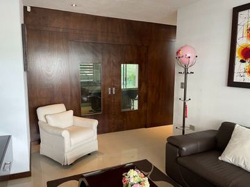 Casa en Venta con amplio jardín en Lomas de Angelópolis II, Zona Azul