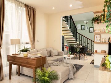 Flora Attic Minimalis Modern Murah di Aryana Karawaci