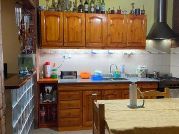 Chalet de 4 Ambientes con Patio Mas PequeÃ±o Depto- PERMUTA