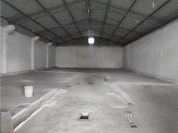 AV DE LAS AMERICAS LOCAL COMERCIAL Y PATIO