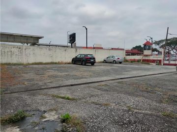 AV DE LAS AMERICAS LOCAL COMERCIAL Y PATIO
