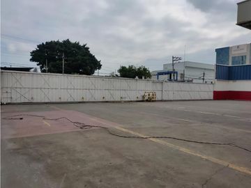 AV DE LAS AMERICAS LOCAL COMERCIAL Y PATIO