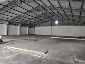 AV DE LAS AMERICAS LOCAL COMERCIAL Y PATIO