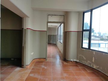 AV DE LAS AMERICAS LOCAL COMERCIAL Y PATIO