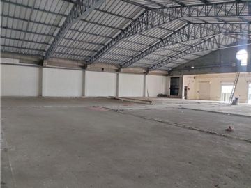 AV DE LAS AMERICAS LOCAL COMERCIAL Y PATIO
