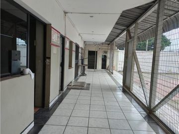 AV DE LAS AMERICAS LOCAL COMERCIAL Y PATIO