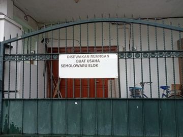 Sewa Rumah Usaha di Semolowaru Elok Siap Pakai
