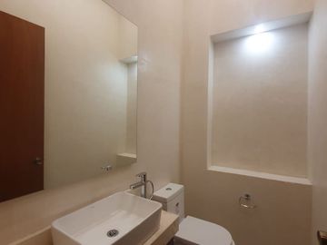 HERMOSA CASA NUEVA EN EL CENTRO DE MERIDA