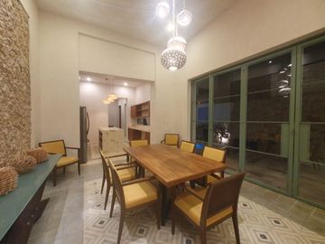 HERMOSA CASA NUEVA EN EL CENTRO DE MERIDA