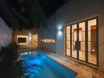 HERMOSA CASA NUEVA EN EL CENTRO DE MERIDA