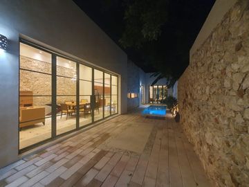 HERMOSA CASA NUEVA EN EL CENTRO DE MERIDA