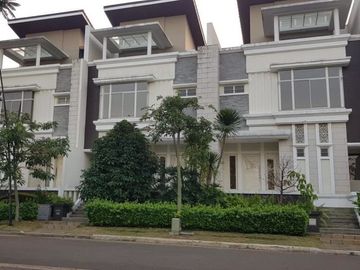 Rumah Hook fullfurnished ada lift di gading Serpong Tangerang