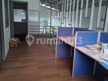 Disewakan Gudang Strategis Siap Usaha di Setu Parkir Luas
