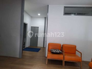 Disewakan Gudang Strategis Siap Usaha di Setu Parkir Luas