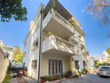 Edificio Venta de 4 pisos para Inversion. Providencia