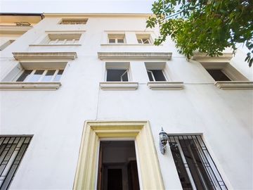 Edificio Venta de 4 pisos para Inversion. Providencia