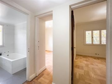 Edificio Venta de 4 pisos para Inversion. Providencia