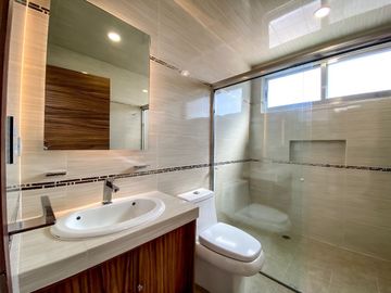 VENTA/RENTA DE CASA NUEVA EN EXCLUSIVO FRACC. KINARA