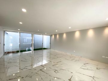 VENTA/RENTA DE CASA NUEVA EN EXCLUSIVO FRACC. KINARA