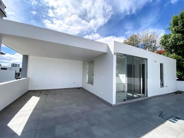 VENTA/RENTA DE CASA NUEVA EN EXCLUSIVO FRACC. KINARA