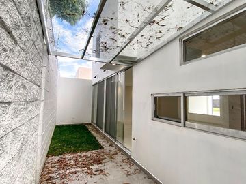 VENTA/RENTA DE CASA NUEVA EN EXCLUSIVO FRACC. KINARA