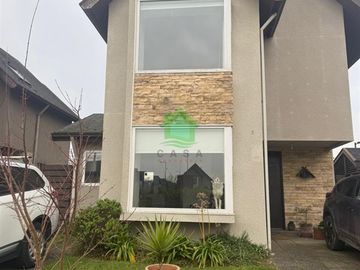 Casa en condominio en arriendo de 3 dorm. 3 baños en Osorno