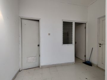 Rumah Luas 1 Lt 10 Menit ke Pintu Tol Jatikarya 2 Hadap Utara J-15638