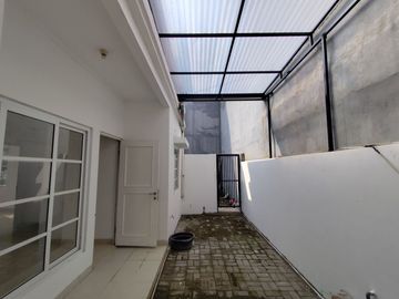 Rumah Luas 1 Lt 10 Menit ke Pintu Tol Jatikarya 2 Hadap Utara J-15638