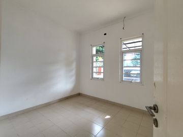 Rumah Luas 1 Lt 10 Menit ke Pintu Tol Jatikarya 2 Hadap Utara J-15638