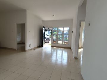 Rumah Luas 1 Lt 10 Menit ke Pintu Tol Jatikarya 2 Hadap Utara J-15638