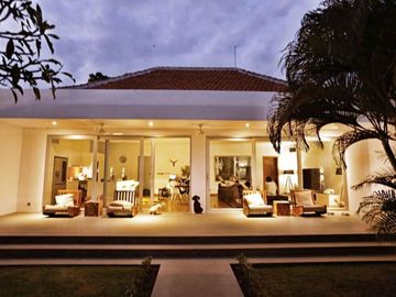 BEAUTIFUL 4BR VILLA IN UMALAS FOR SALE !!