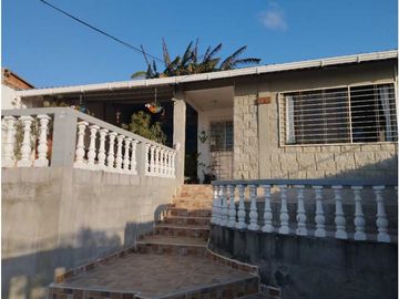 CASA CON ESPECTACULAR VISTA AL MAR Y AL MUELLE DE PUERTO COLOMBIA