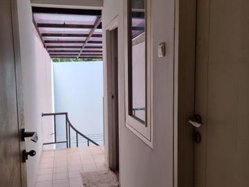 Rumah Cantik 2 Lantai di Sektor 7 Kebayoran Bintaro 6072
