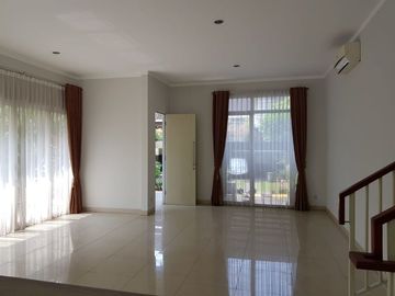 Rumah Cantik 2 Lantai di Sektor 7 Kebayoran Bintaro 6072