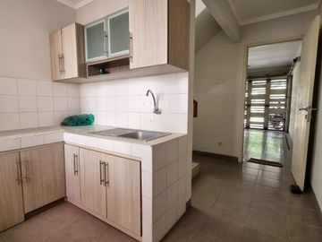 Rumah Cantik 2 Lantai di Sektor 7 Kebayoran Bintaro 6072