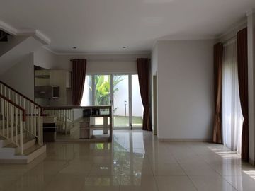Rumah Cantik 2 Lantai di Sektor 7 Kebayoran Bintaro 6072