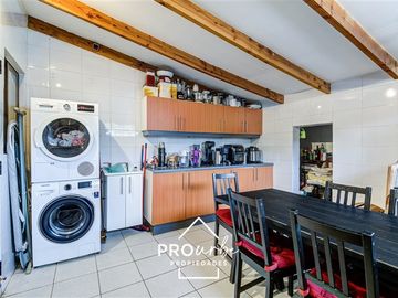 Casa en venta de 5 dorm. en Las Condes, jardin y piscina