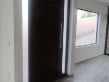 Casa en Venta en Pedregal de Schoenstatt, Diseño Premium, 4 Recamras, 3.5 Baños