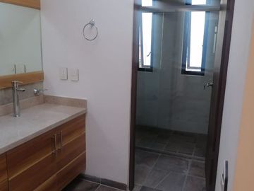 Casa en Venta en Pedregal de Schoenstatt, Diseño Premium, 4 Recamras, 3.5 Baños