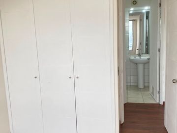 ARRIENDO DOS DORMITORIOS DOS BAÑOS BODEGA RECOLETA