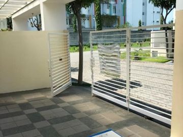 Rumah Griya Galaxy, Siap Huni, Sudah Renovasi, Row jalan 3 mobil