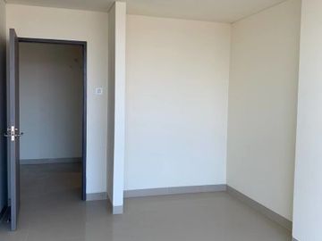 Apartment Praxis, Strategis, Kosongan