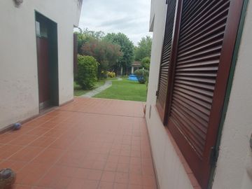 Chalet en importante Avenida   Zona Residencial de Gral Rodriguez AV EVA PERON 464