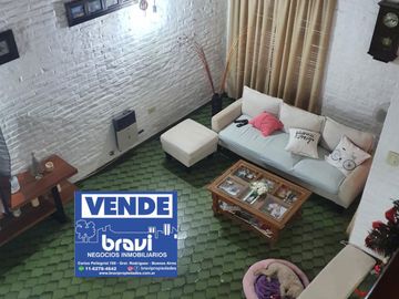 Chalet en importante Avenida   Zona Residencial de Gral Rodriguez AV EVA PERON 464