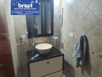 Chalet en importante Avenida   Zona Residencial de Gral Rodriguez AV EVA PERON 464
