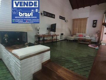 Chalet en importante Avenida   Zona Residencial de Gral Rodriguez AV EVA PERON 464