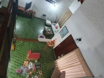 Chalet en importante Avenida   Zona Residencial de Gral Rodriguez AV EVA PERON 464